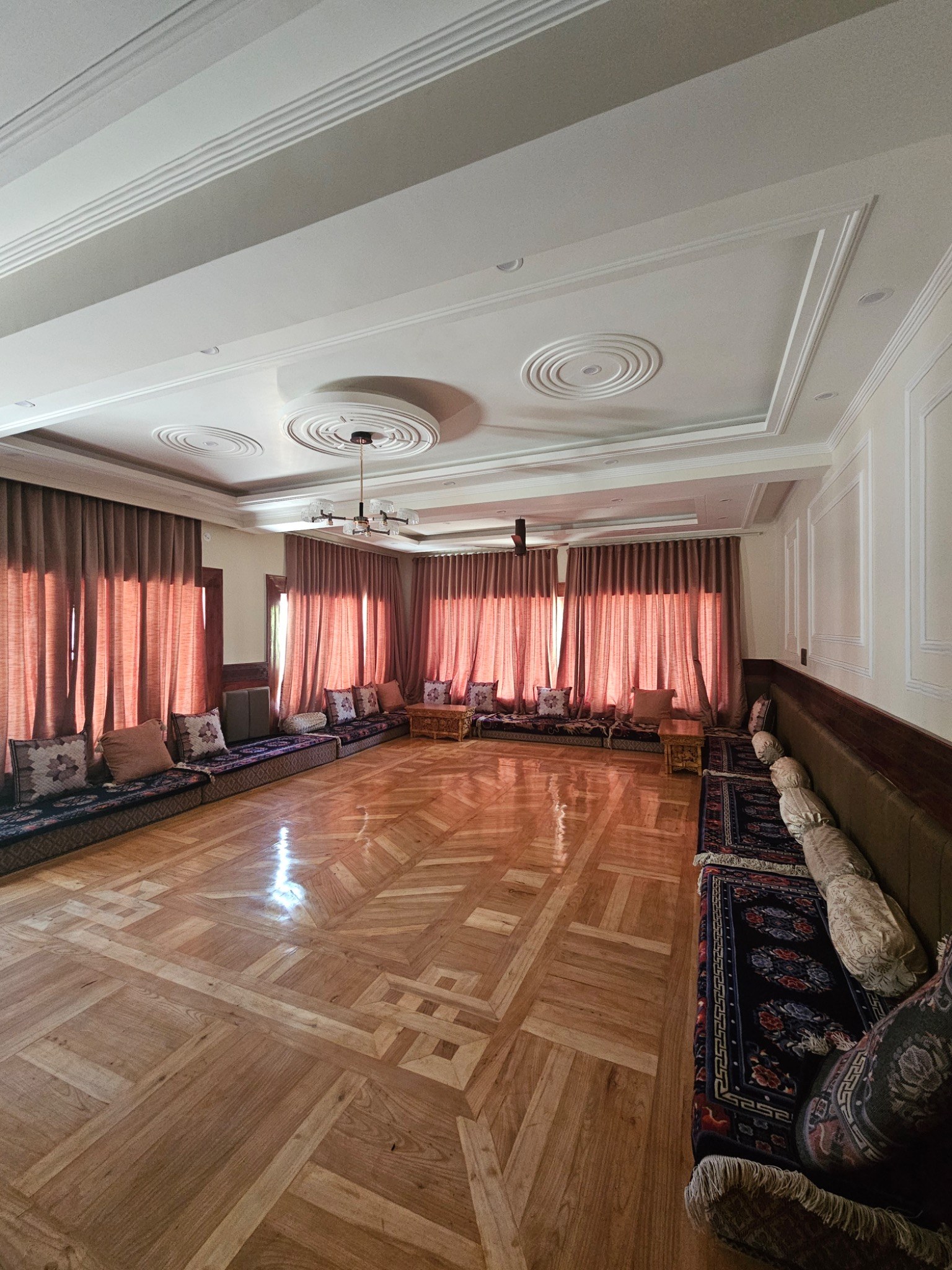 Spacious common room with floor seating